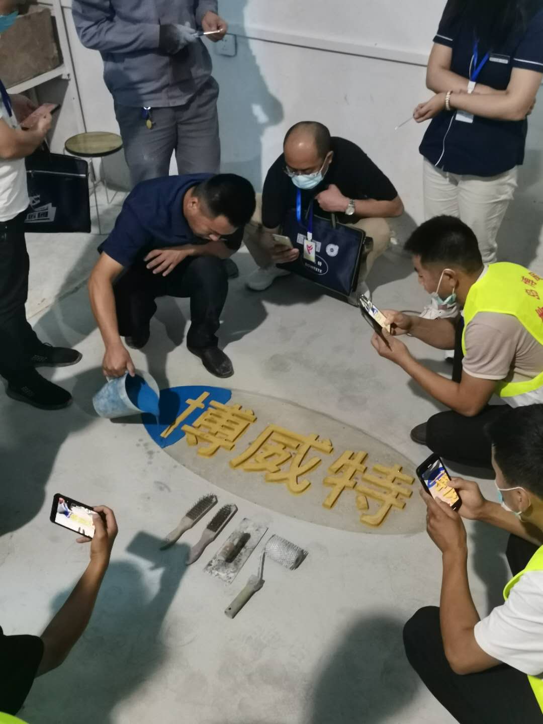 無(wú)機磨石地坪分色澆筑